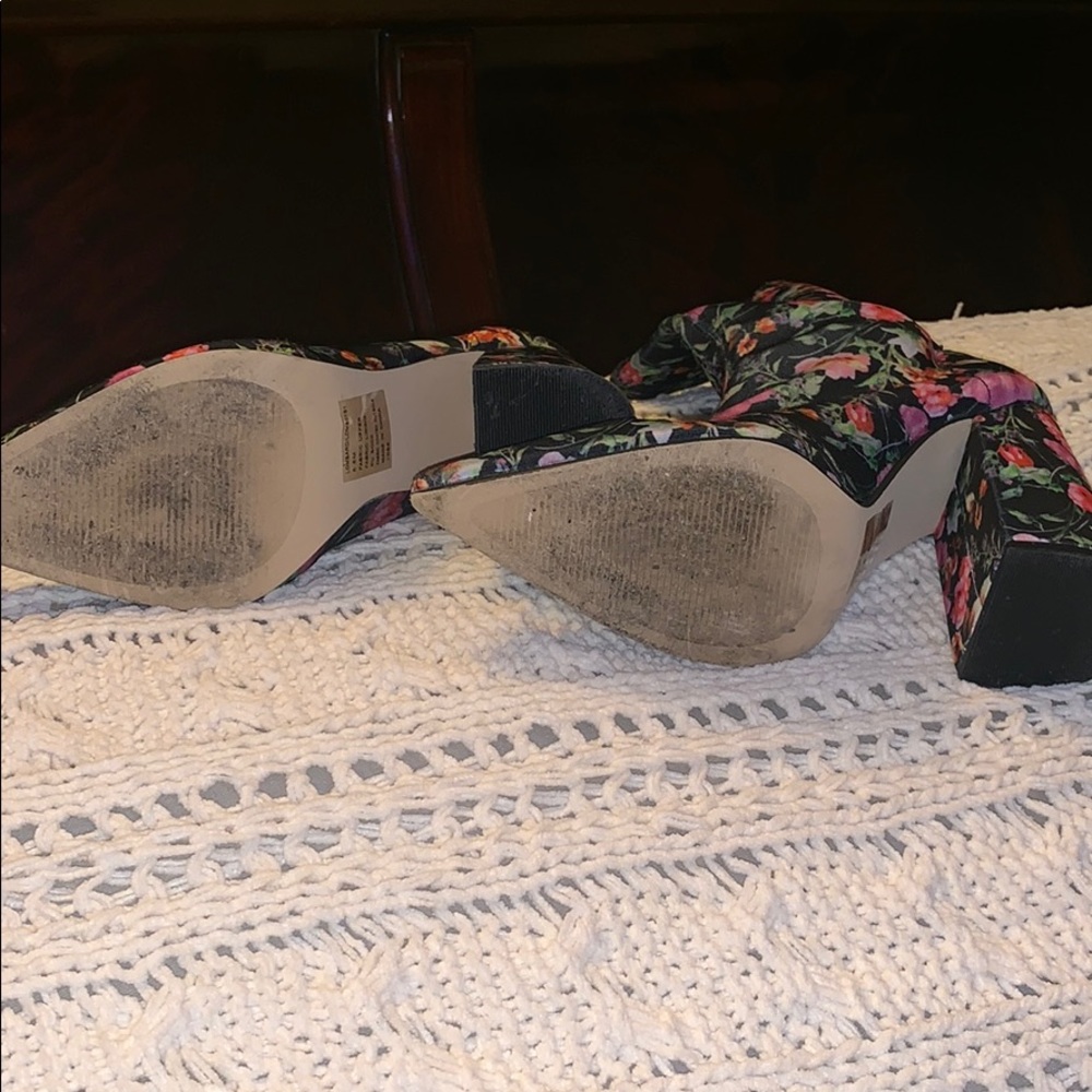 STEVE MADDEN LOMBARD FLORAL POINTED TOE SOCK BOOT! - Picture 3 of 5